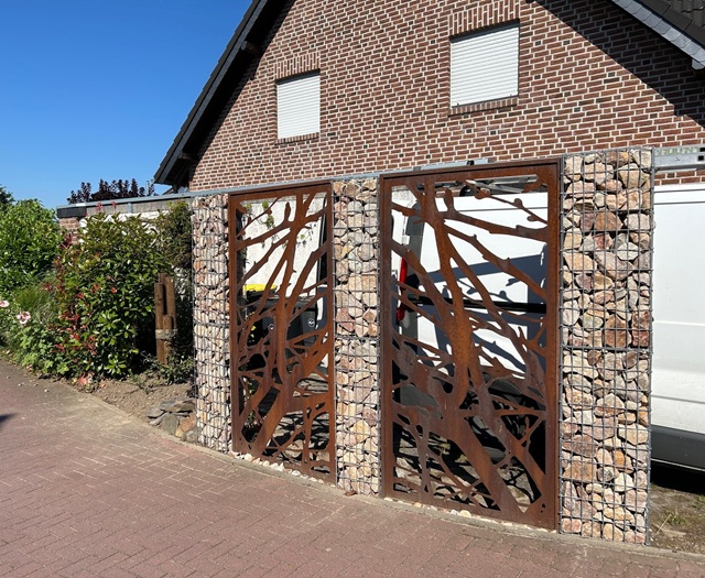 Gabionenwand mit Cortenstahl